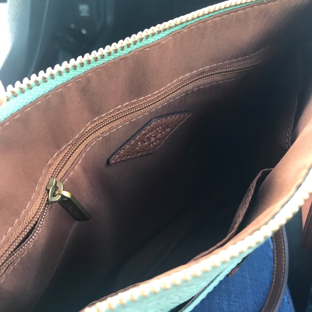 Teal Fossil crossbody purse - Picture 5 of 7
